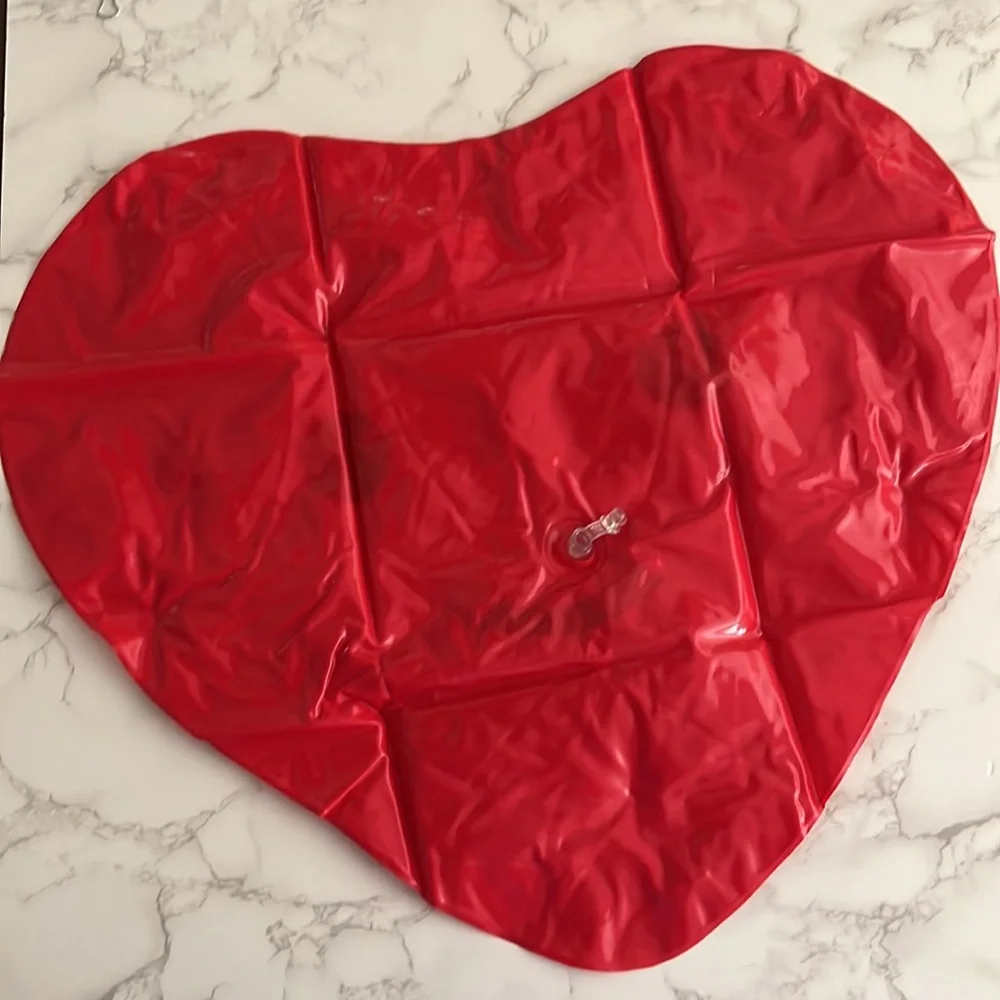 NIB Inflatable Heart Face emoji Balloon